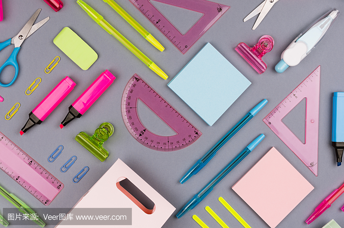 霓虹多色文具套為藝術圖案,以灰色底色平鋪。