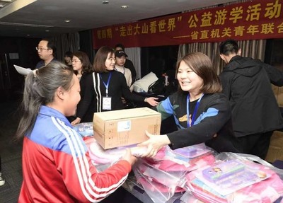 第四期&ldquo;走出大山看世界&rdquo;公益游學(xué)活動(dòng)在蓉啟動(dòng) 60名涼山貧困學(xué)生的游學(xué)行程豐富多彩